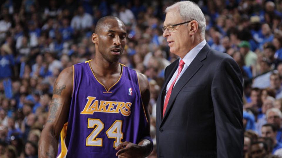 Phil Jackson bersama Kobe Bryant. - INDOSPORT